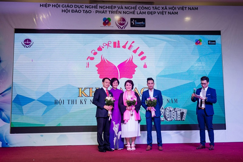 Đạo diễn tài ba đứng sau các sự kiện làm đẹp đình đám của Việt Nam