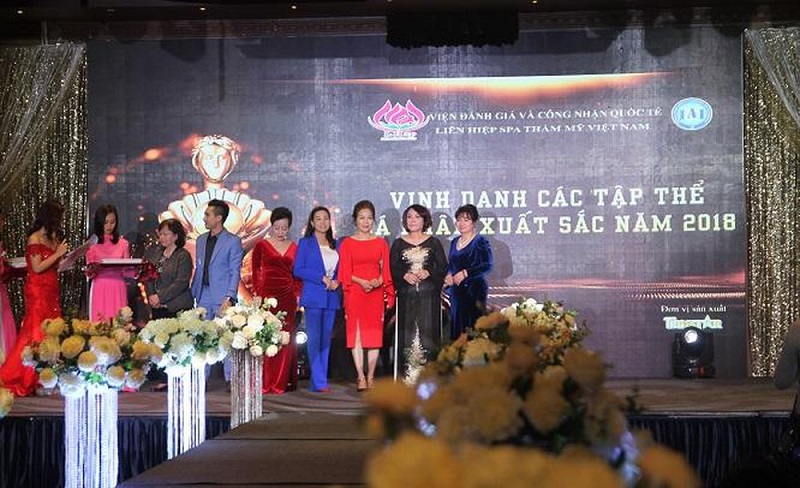 'Mảnh ghép sắc đẹp 2' vinh danh hơn 100 nữ doanh nhân ngành làm đẹp